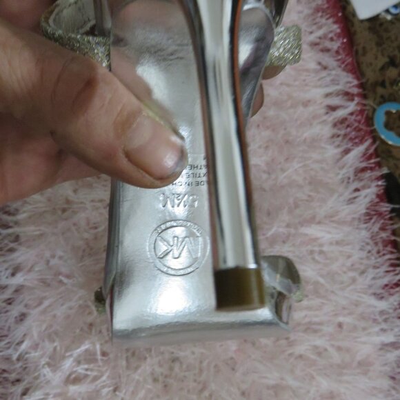 Michael Kors T strap Embellished Leather Sandals Silver Glitter sz 5.5 - Picture 12 of 14